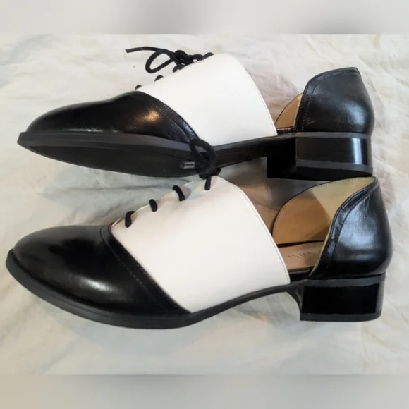 Nine West Nuckma Oxford Flats Size 8.5,Black and White Women's - Picture 2 of 13